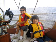 082704 Jonas & Elias, sailing to Anapolis