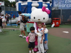 MetsHelloKittyKidsAug15th2004